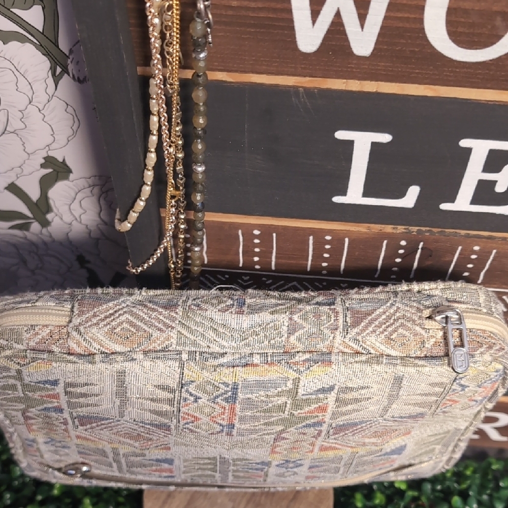 Glittering Gold Tapestry Carpet Cosmetics Bag - Picture 4 of 15